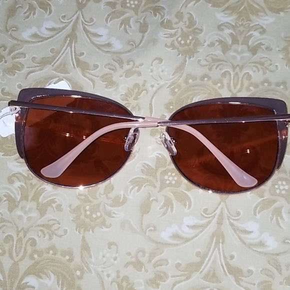 Sunglasses - Picture 3 of 4